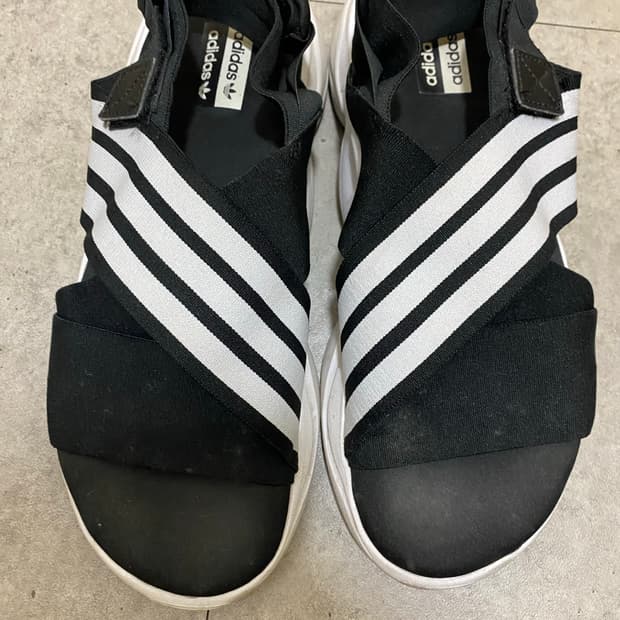 아디다스 매그머 샌들 블랙 화이트 275