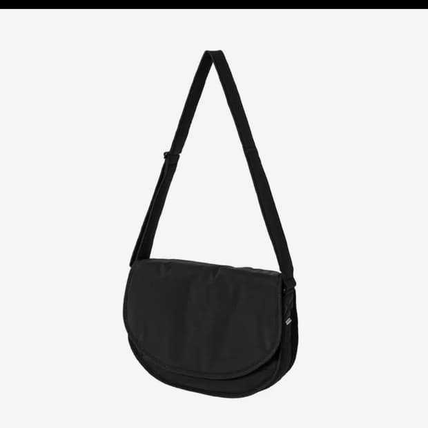 마지언 타이틀 스몰 러너스 백 블랙