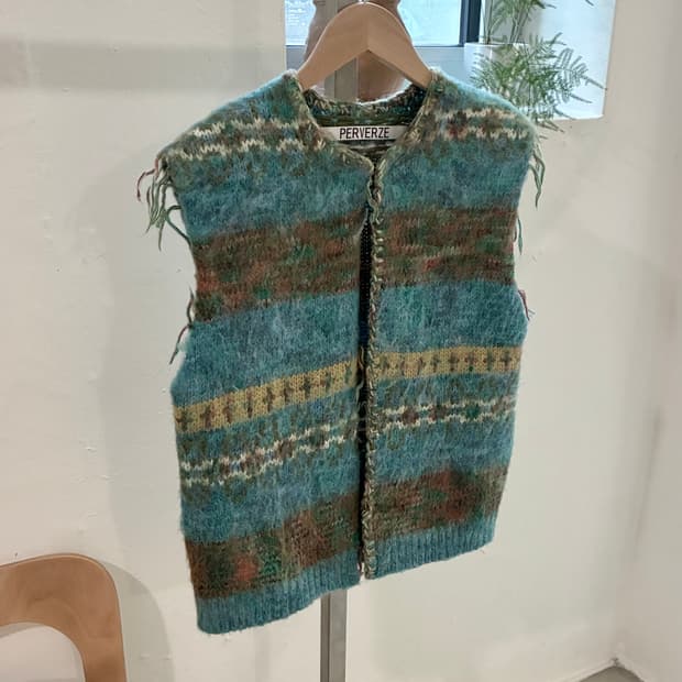 퍼버즈 니트 베스트