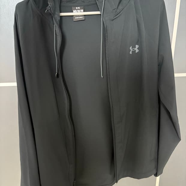 언더아머 바람막이 팝니다
