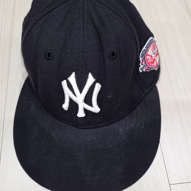 03년도 뉴에라 양키스 100주년 59fifty 모자
