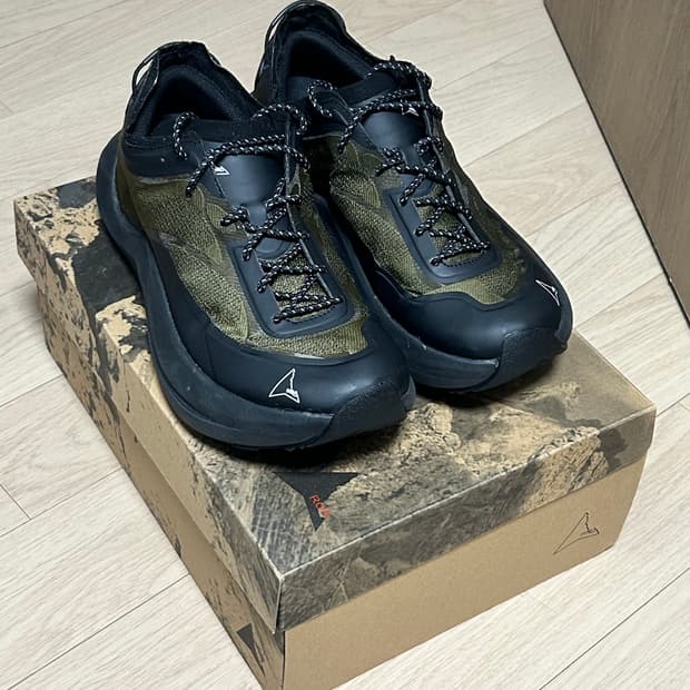 42) 로아 셀라 Sella 올리브 블랙