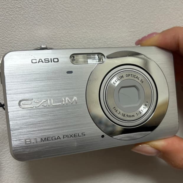 카리나, 토모토모 픽🤍 카메라 - 카시오 엑슬림 EX-Z80 실버 디카