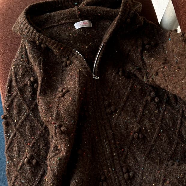 Design patterned hooded long knit jacket