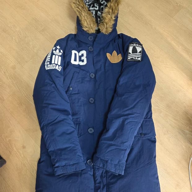 아디다스 오리지널 불꽃 패치 덕다운 패딩