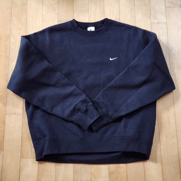 나이키 NRG 솔로 스우시 블랙 맨투맨 Asia