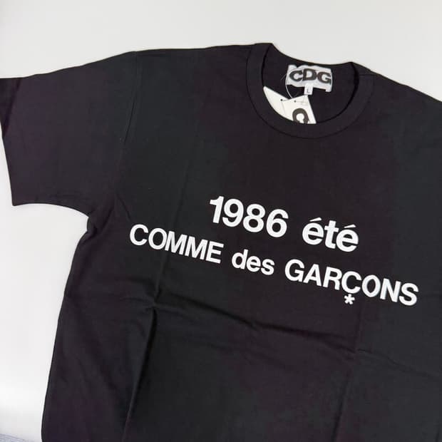 꼼데가르송 CDG 1986 로고 반팔 티셔츠 블랙
