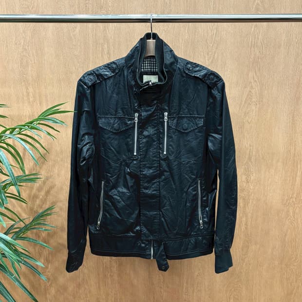 디젤 바이커 자켓 밑단 시보리 스탠드 칼라 메탈 지퍼 디테일 블랙