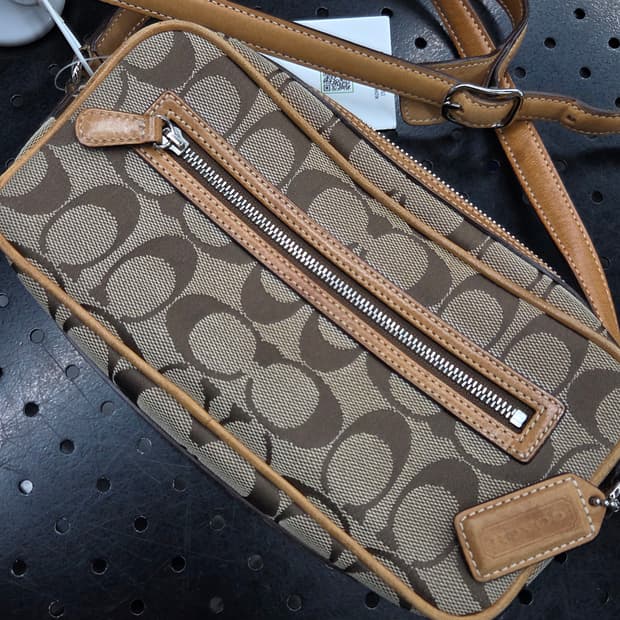 Coach 코치 베이지브라운 크로스백