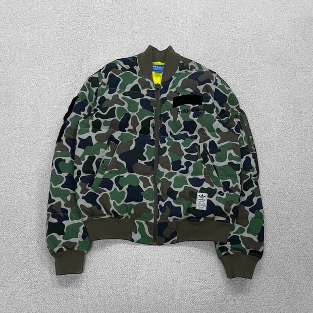 아디다스 플라이트 카모 다운 패딩 자켓