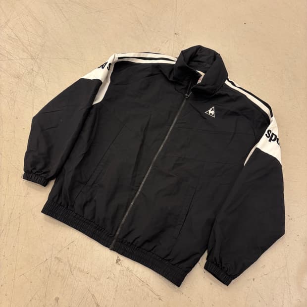 르꼬끄 숄더로고 바람막이