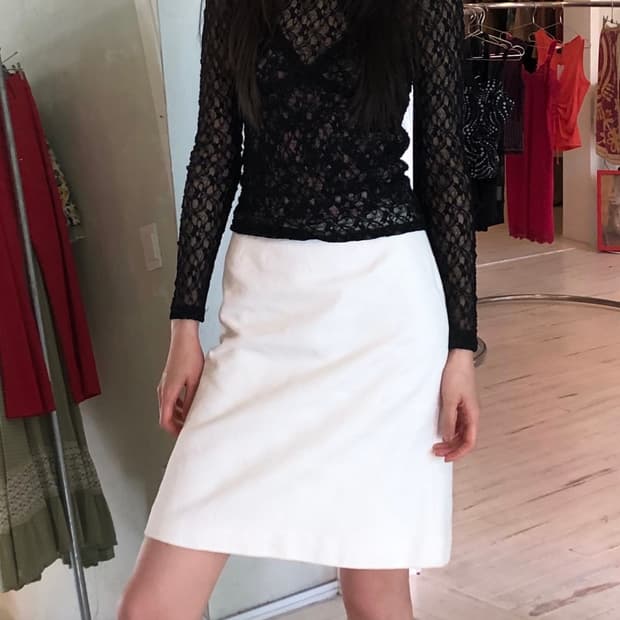 꾸레쥬 화이트 미디 스커트