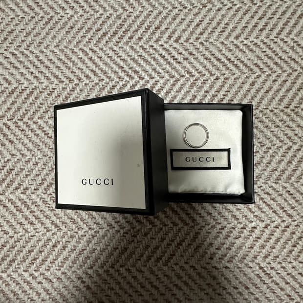 GUCCI ghost ring 18