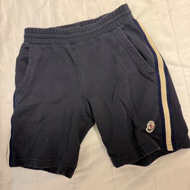 몽클레어 여성 반바지 팝니다.