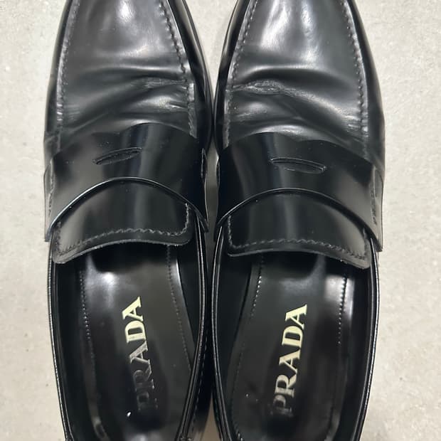 프라다 로퍼 블랙