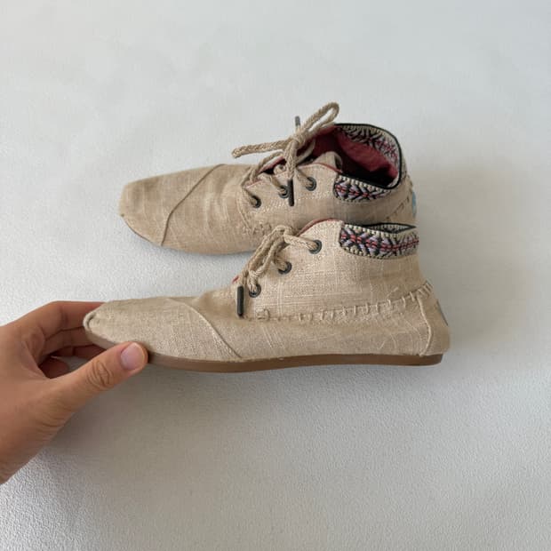 탐스(TOMS) 스니커즈