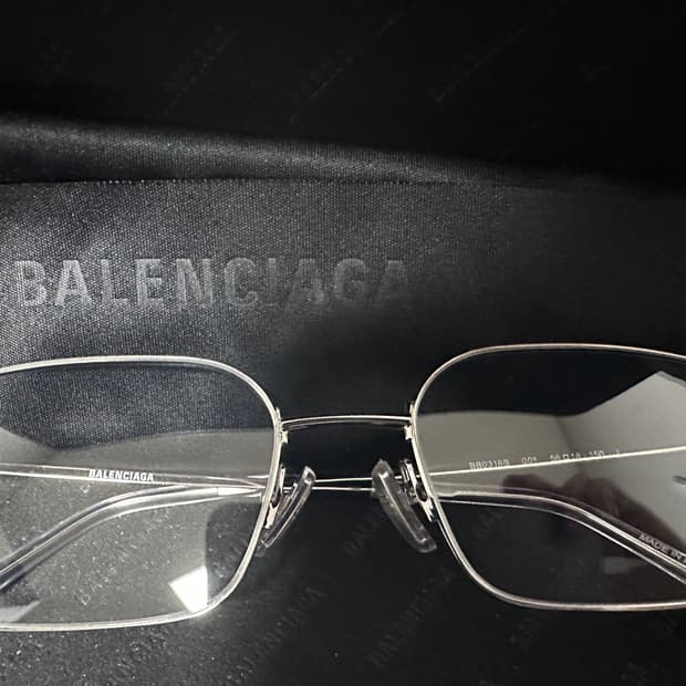 발렌시아가 인비저블 랙탱글