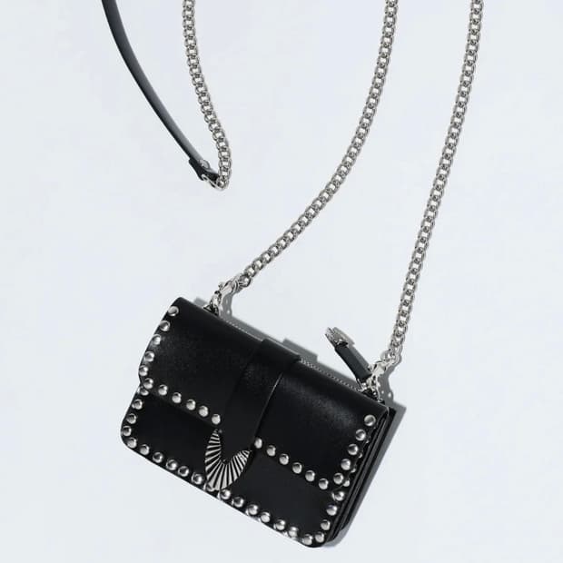 토가 TOGA 스터드 체인 지갑/미니 백_ 블랙