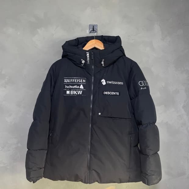 데상트 스위스 스키팀 숏패딩
