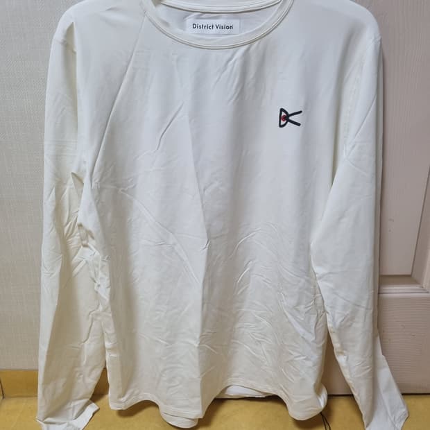 디스트릭트 비전 district vision 루나 화이트 티셔츠 새상품