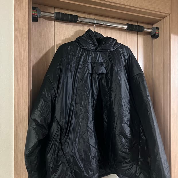 이지갭 yzy gap 발렌시아가 패티드후디 퍼퍼 파카 블랙 L 