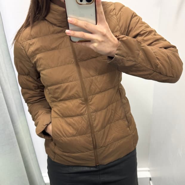 유니클로 브라운 경량패딩