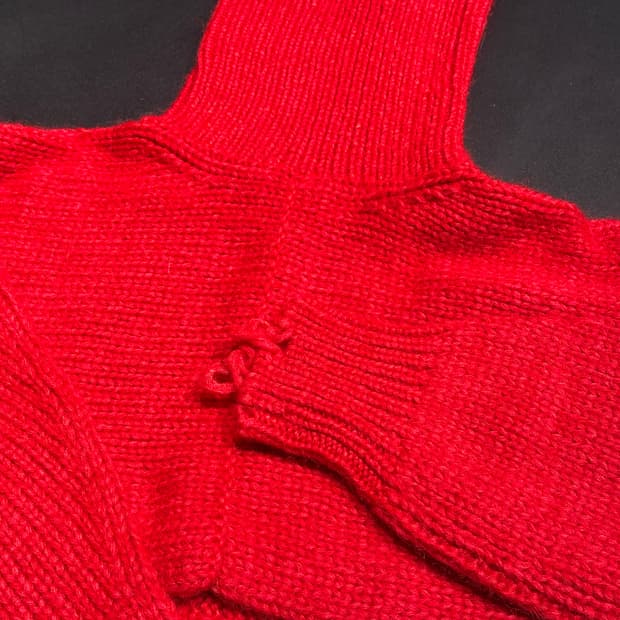 Maison Flaneur 메종 플라네르 레드 크롭 터틀넥