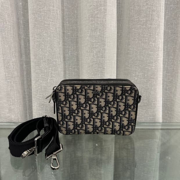 디올 오블리크 스트랩 파우치 메신저백