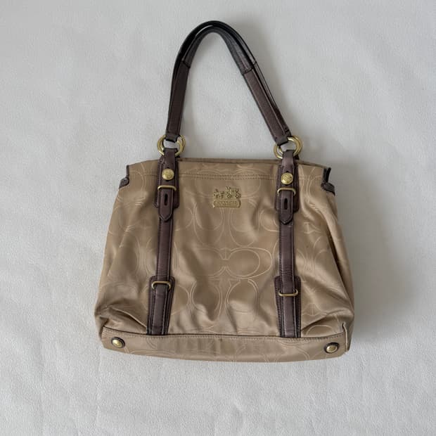 코치(COACH) 모노그램 숄더백