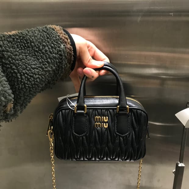 미우미우 마테라쎄 체인 숄더백 블랙