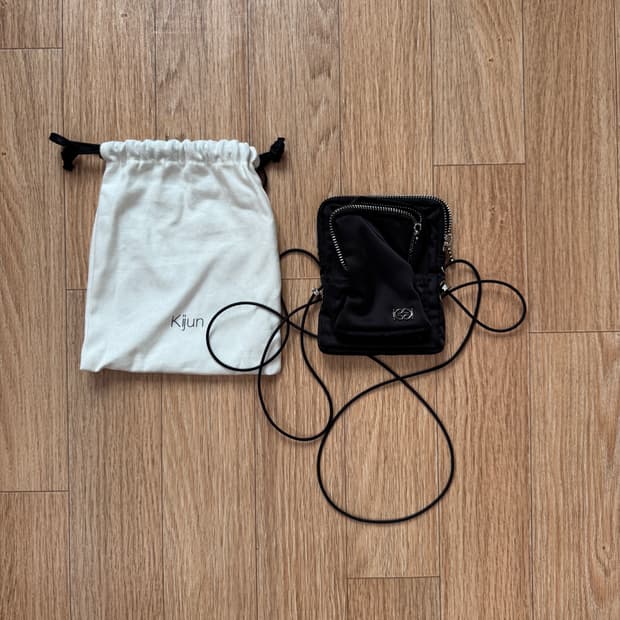 기준 satin mini bag