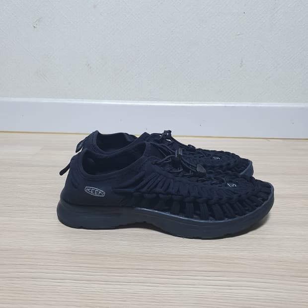 킨 유니크 샌들 블랙 260