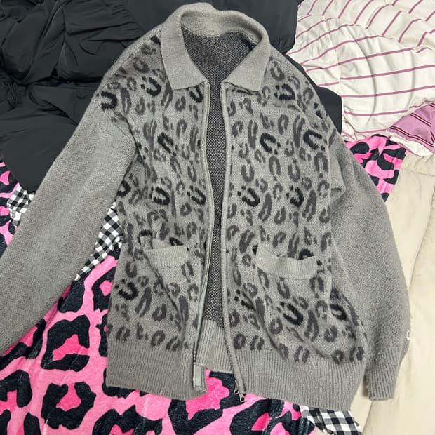 이스트쿤스트 레오파드 집업 니트 가디건