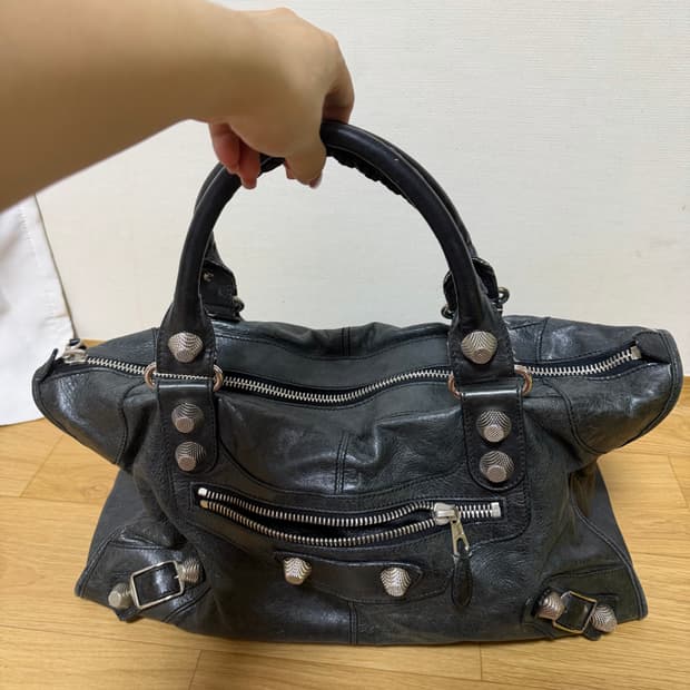 발렌시아가 클래식모터백 다크그레이 라지