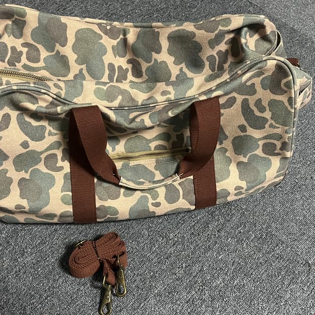 카모 더플백
