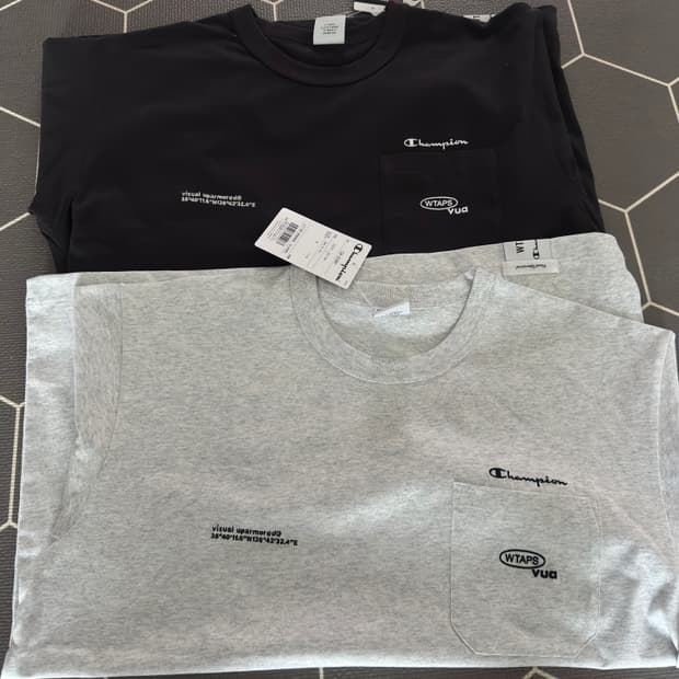 더블탭스 챔피온 콜라보 반팔 블랙, 그레이