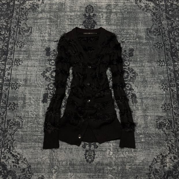 No id crow fur trim cardigan 