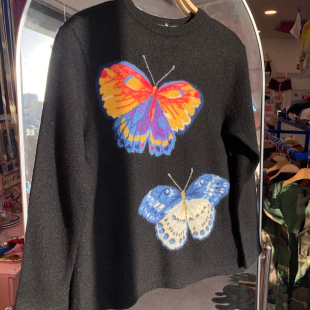 나비 자수 니트