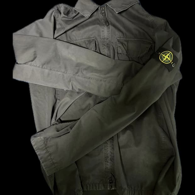 스톤아일랜드 투포켓 집업 셔츠형 자켓 블랙 (22ss)