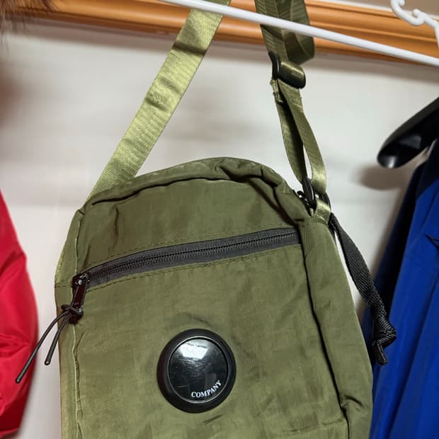 CP컴퍼니 나일론 크로스 백
