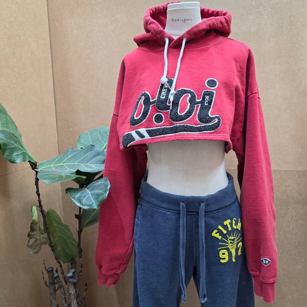 오아이오아이 언더붑 크롭탑 후드티