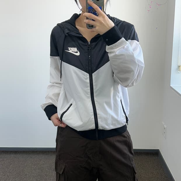 Nike 나이키 스몰로고 블랙 배색 윈드러너 자켓  