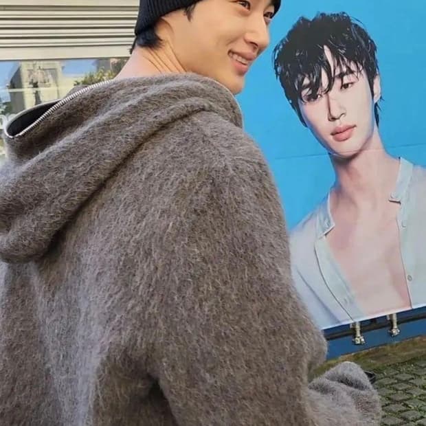 변우석 아워레가시 후디집업 몰 그레이 모헤어 48