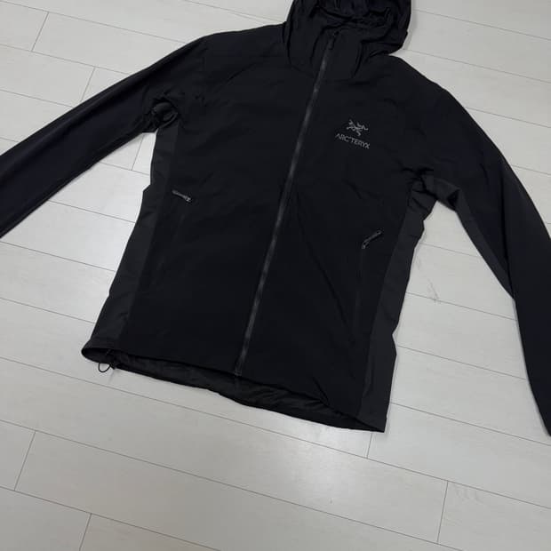 아크테릭스 아톰 SL M 사이즈  상태 9.5/10  하자 찢김 당연 없