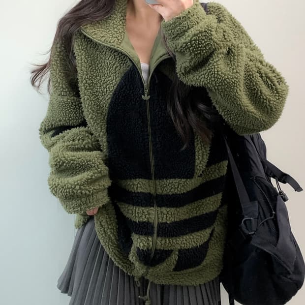 아디다스 빅로고 후리스