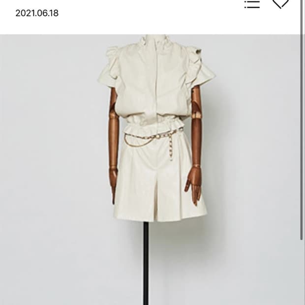 한섬 OBZEE 아이보리 레더 핀턱 반바지