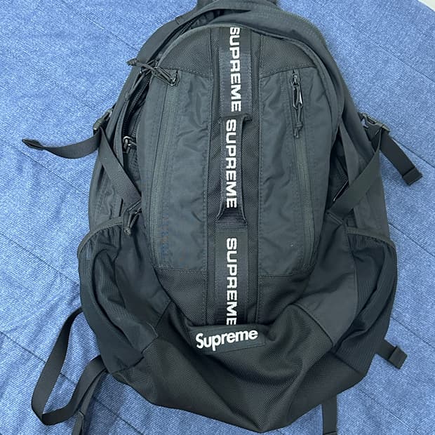 새상품급 22FW시즌 슈프림 가방 블랙 