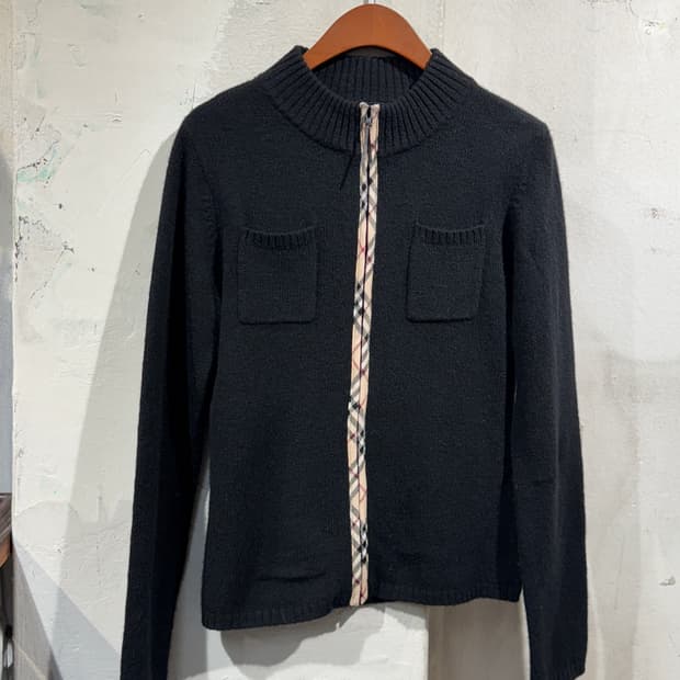[9373] Burberry black zip-up cardigan