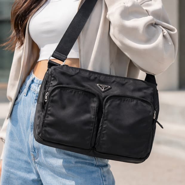 정품 프라다 투포켓 메인저백