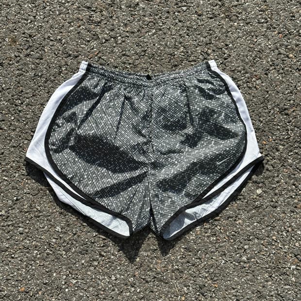 [M] 나이키 여성 멀티 기하학패턴 러닝 쇼츠 반바지